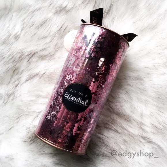 Other - Set of 4 Essential Beauty Brushes